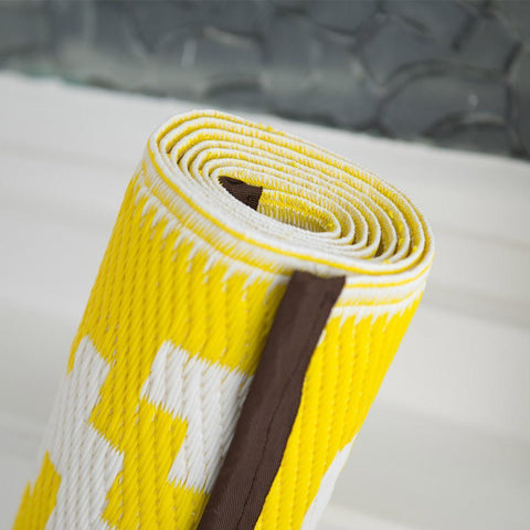 Image of Nirvana Yellow & White Indoor-Outdoor Reversible Rug cvsonia 